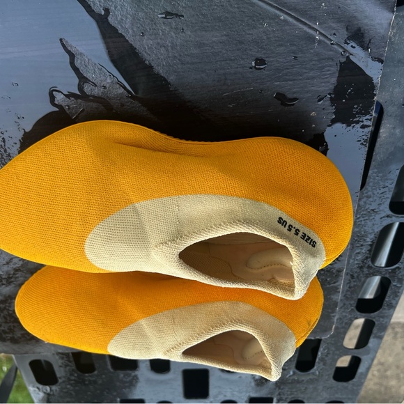 Adidas Yeezy Knit RNR - Picture 3 of 6